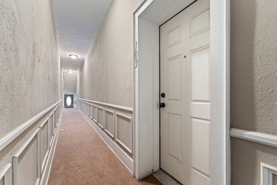 Building Photo - 1640 N Downing St