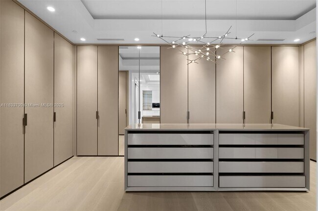 Building Photo - 17901 Collins Ave