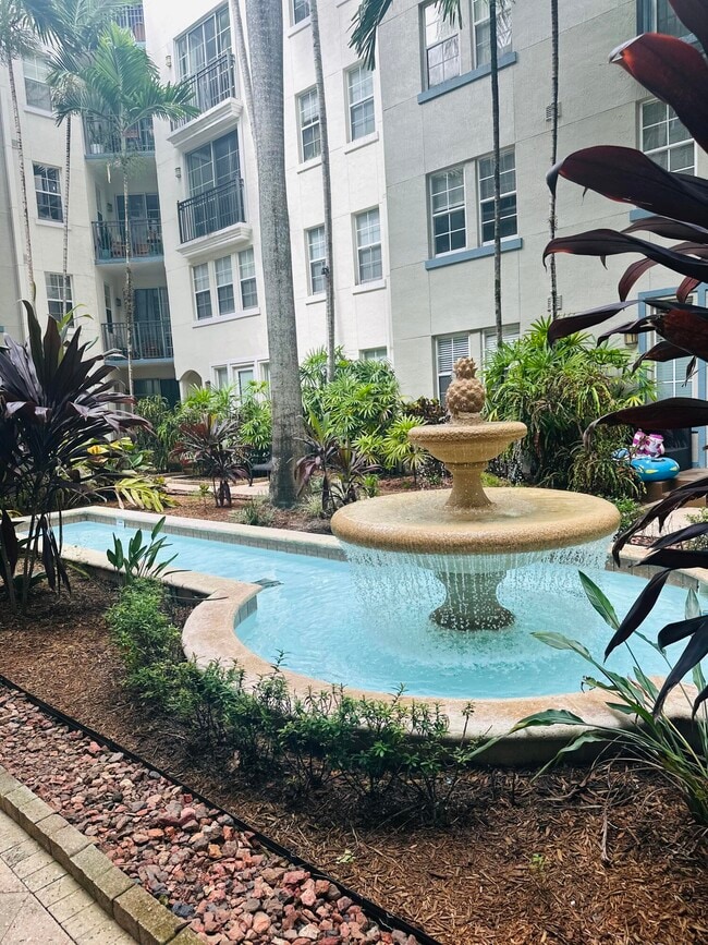 Building Photo - 533 NE 3rd Ave