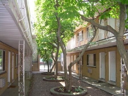 Building Photo - 2530 W Foster Ave