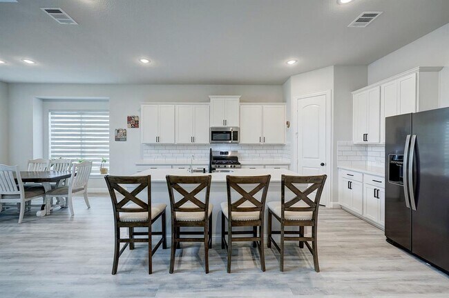 Building Photo - 142 Sunray Creek Dr