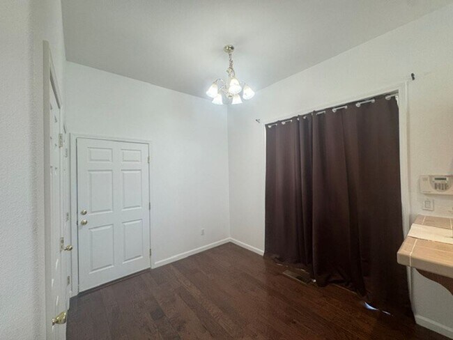 Building Photo - 3530 Brassie Dr