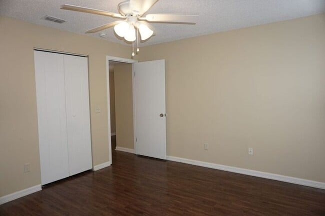 Building Photo - 2/2 Townhouse near NAS