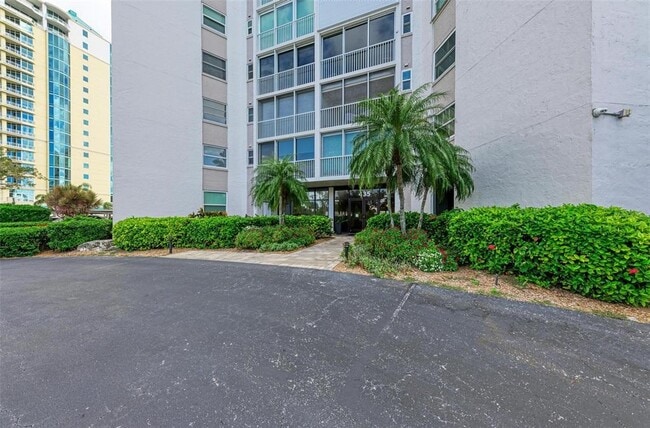 Building Photo - 435 S Gulfstream Ave
