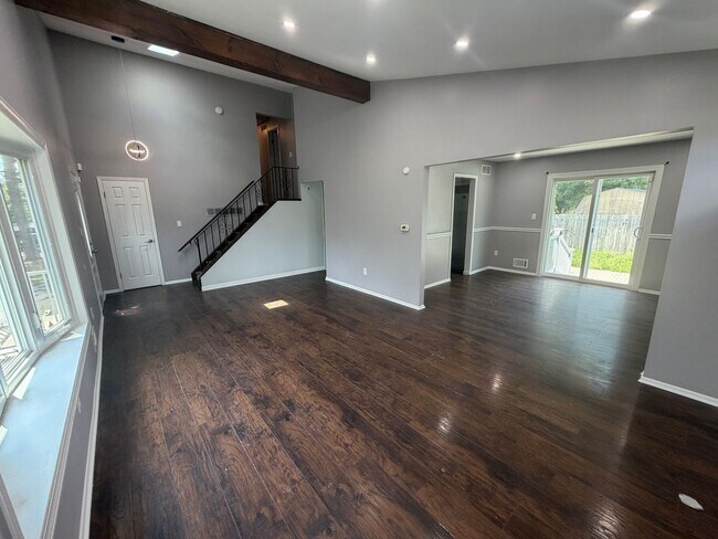 Building Photo - Renovated 3BR Split-Level on a Spacious Corner Lot with Garage in Toms River