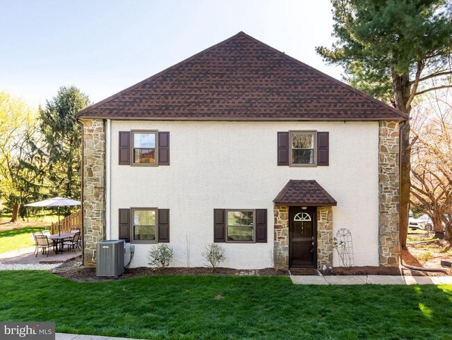 Building Photo - 151 Weedon Ct