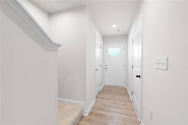 Building Photo - 121 Chastain Dr