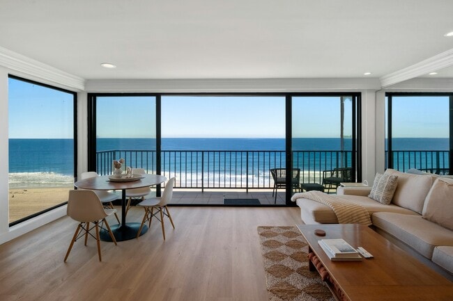 Building Photo - 721 Esplanade