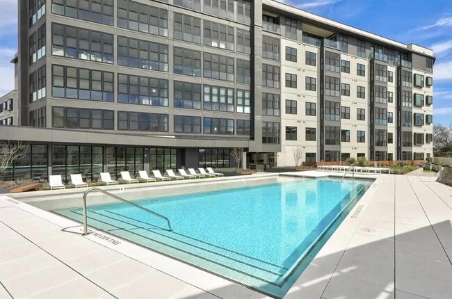 Building Photo - 800 Embassy Dr