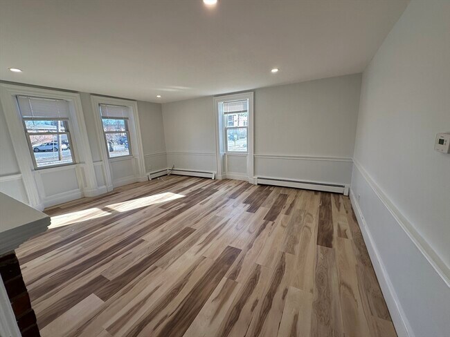 Building Photo - 250 Walnut St