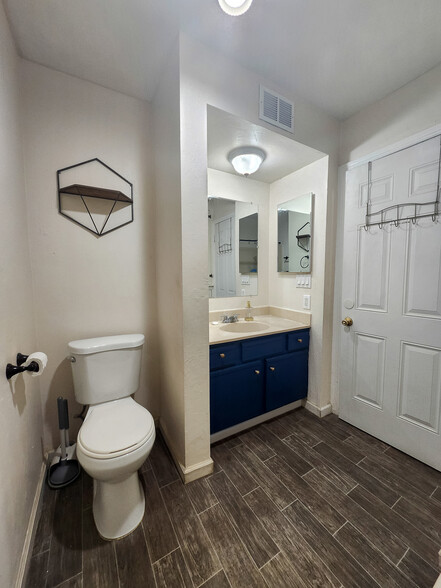 Building Photo - 1347 Genevieve St