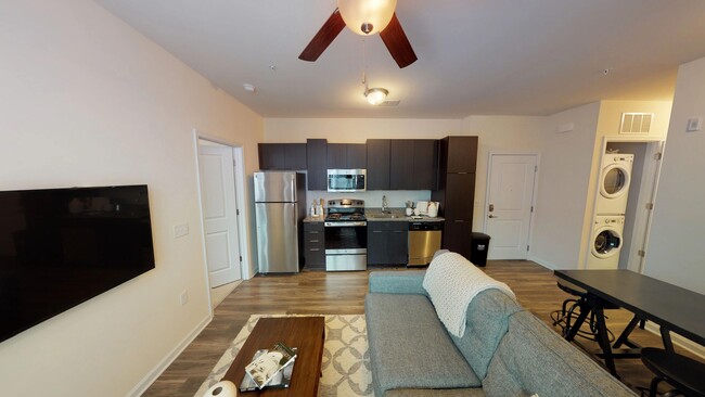 Building Photo - A0 | 1 Bed 1 Bath | 563 sf