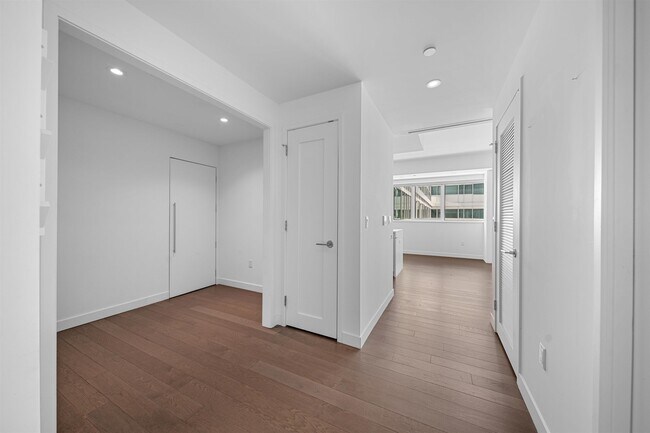 Building Photo - 800 Ave at Port Imperial