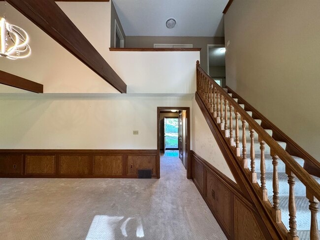 Building Photo - 2025 Mt Badon Ln