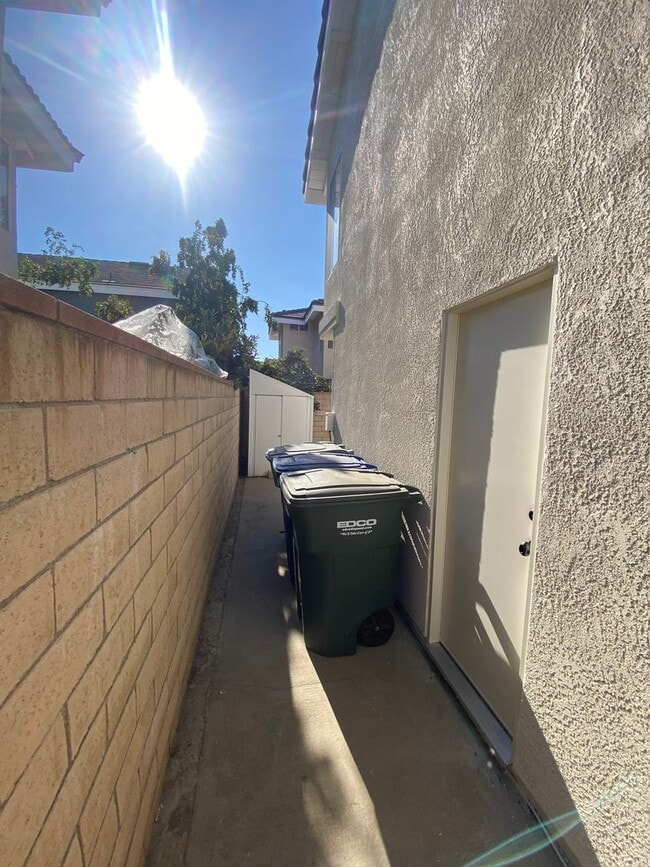 Building Photo - Very Spacious 3 Bedroom, 2.5 Bathroom House For Rent in Buena Park-Lots of Recent Upgrades!