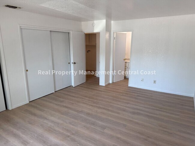 Building Photo - 6460 Nacimiento Ave