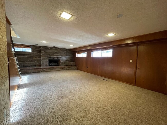 Building Photo - Gorgeous Mid-Century Modern Home Adjacent to BYU
