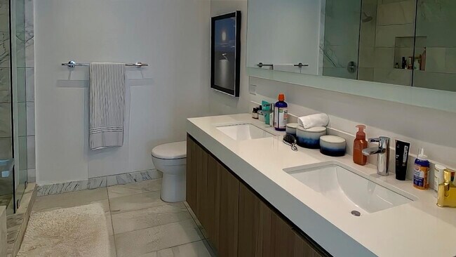 Building Photo - 401 N Birch Rd