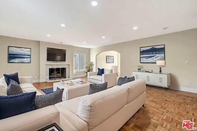 Building Photo - 16608 Park Ln Cir