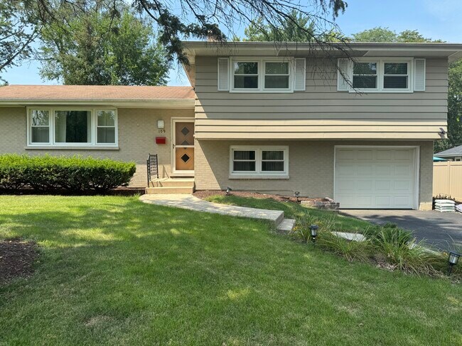 Primary Photo - 109 Sandalwood Dr