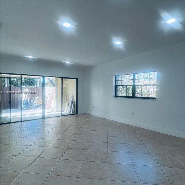 Building Photo - 6618 NW 188th Ln