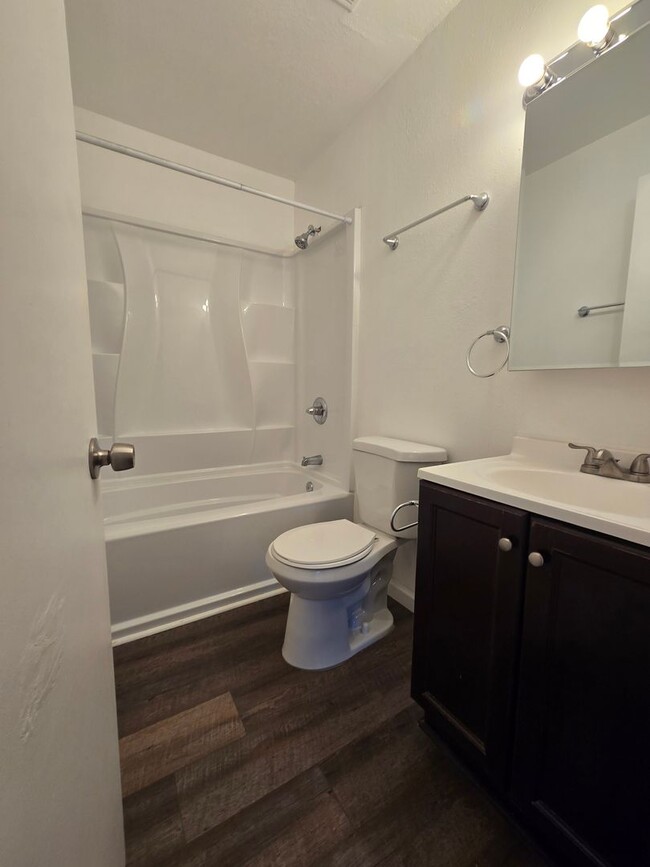 Building Photo - $200 OFF JAN. RENT!  2 Bed, 1 Bath Townhou...