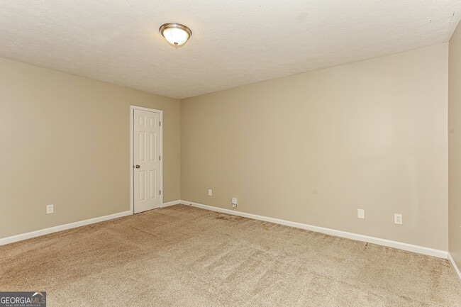 Building Photo - 1345 Kent Manor