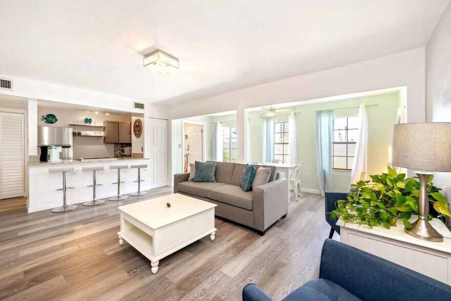 Building Photo - 4000 Gulf Terrace Dr