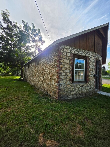 Building Photo - 1021 N Vinita Ave