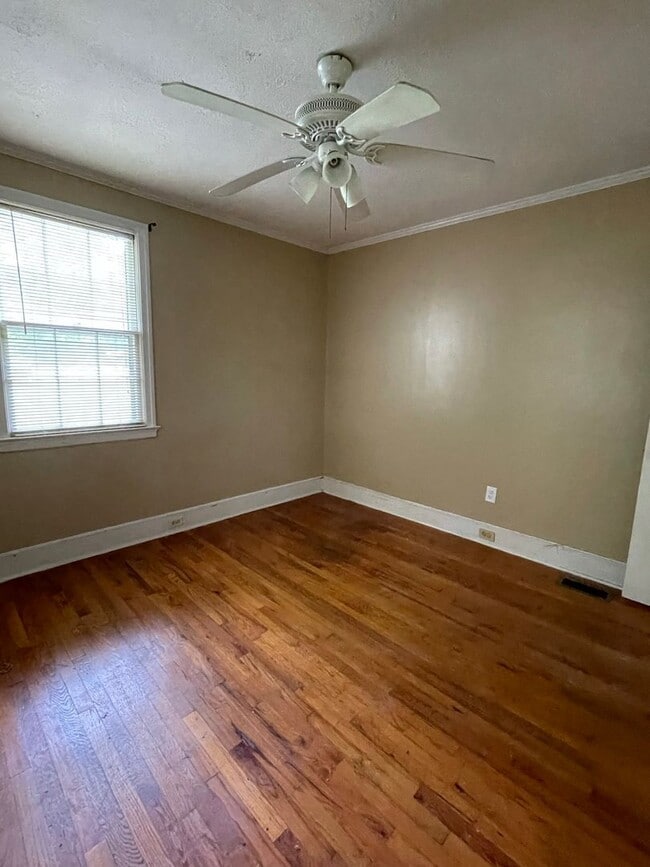 Building Photo - Rosewood