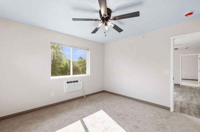 Building Photo - 352 Deschane Ave