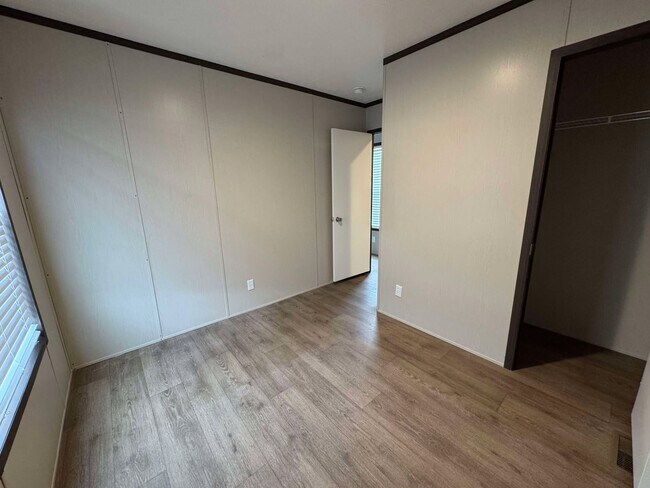 Building Photo - 114 Shady Grove Dr