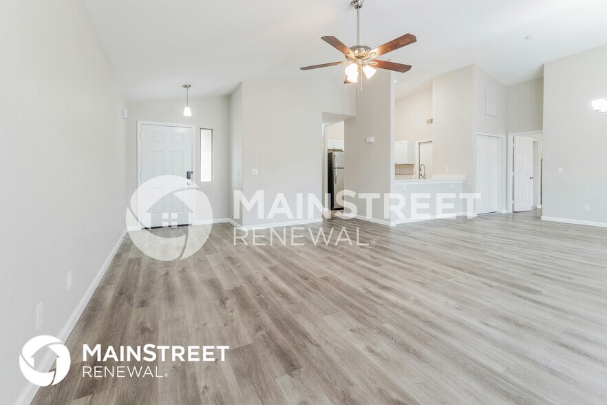 Building Photo - 9008 W Yale St