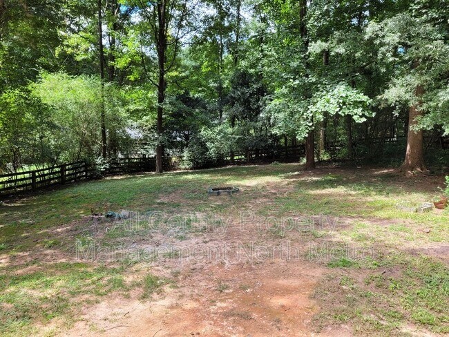 Building Photo - 285 Sequoyah Dr