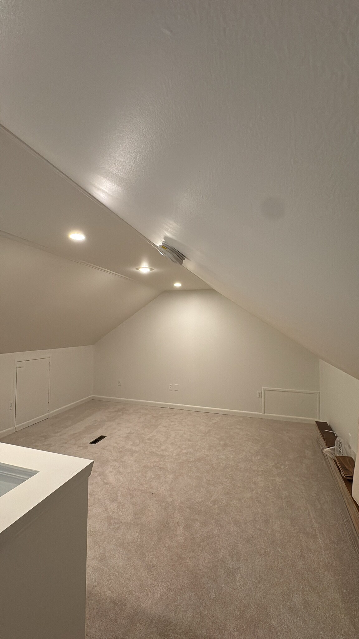 Building Photo - 8 Blueberry Ct