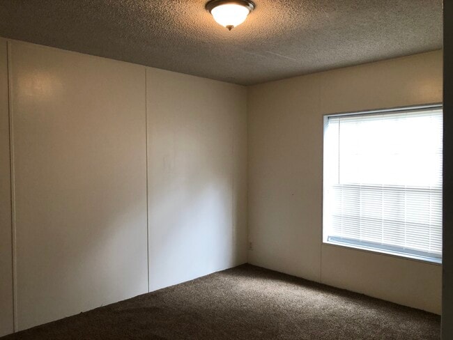 Building Photo - 6213 FL-47
