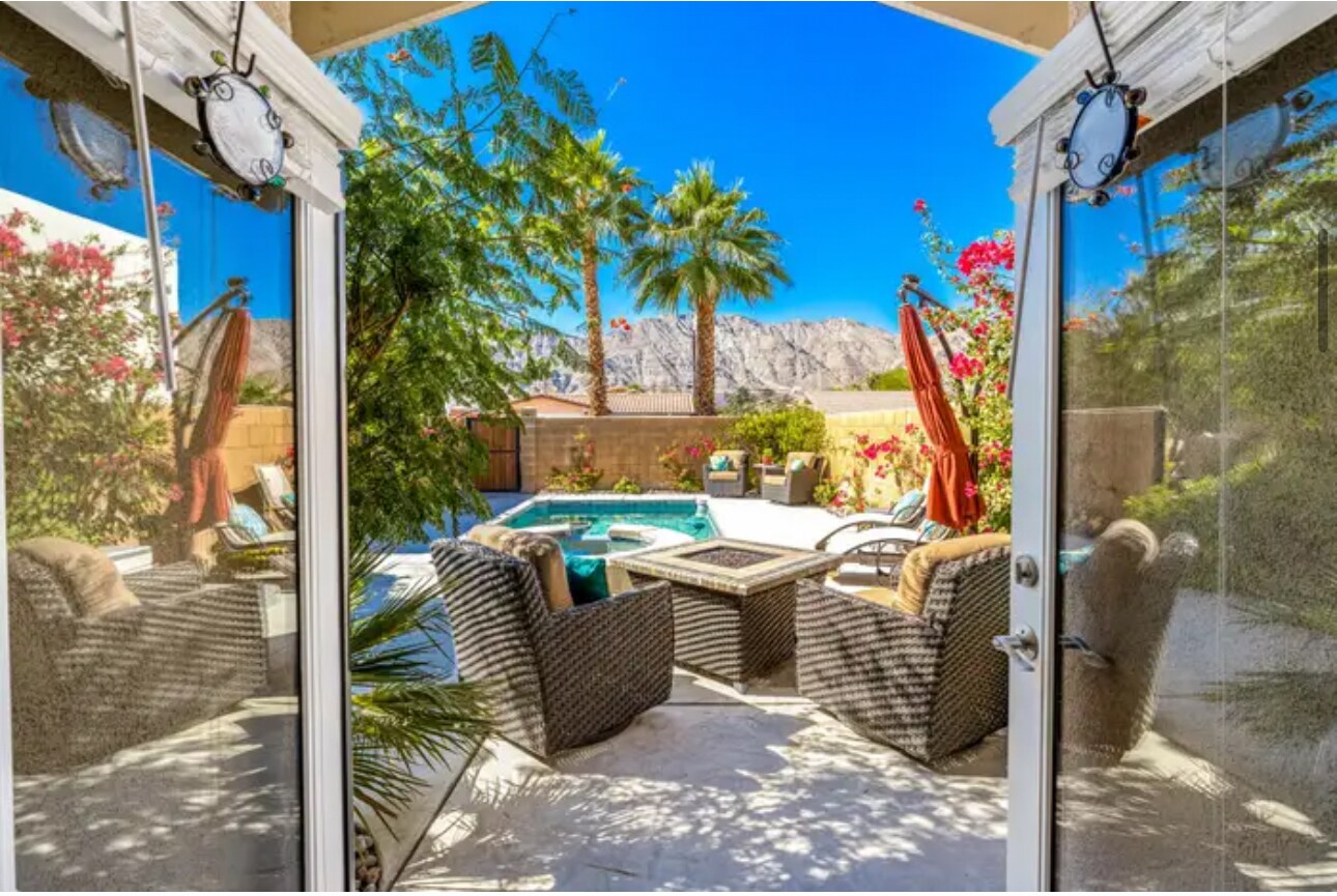 Building Photo - 53220 Avenida Navarro