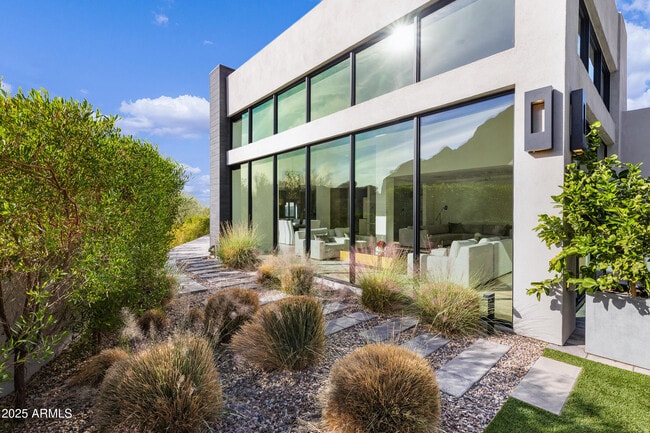 Building Photo - 5841 N Echo Canyon Cir