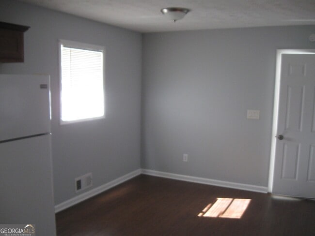 Building Photo - 210 E Richardson St