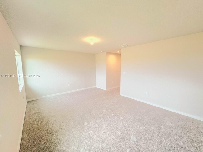 Building Photo - 1054 W Davis Pkwy