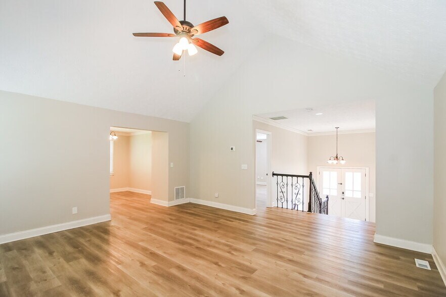 Building Photo - 1218 Raleigh Way NW