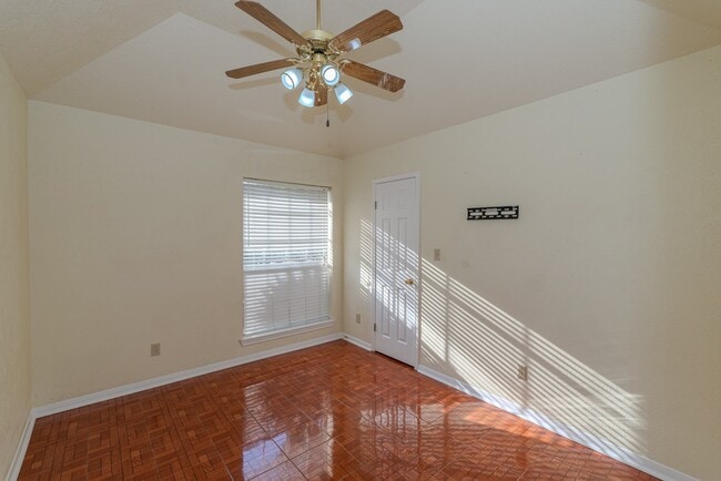 Building Photo - 2330 Sunflower Ln