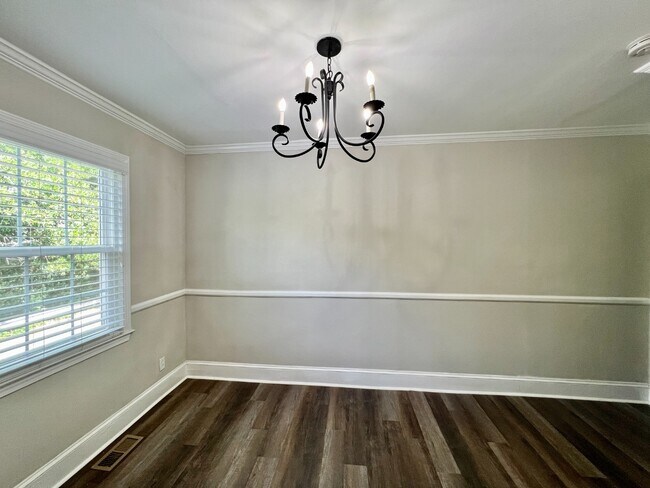 Building Photo - Freshly Painted Elizabeth Townhome