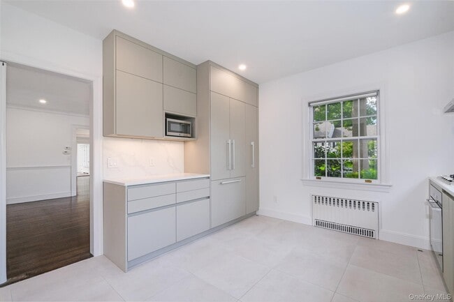 Building Photo - 7 Axtell Dr