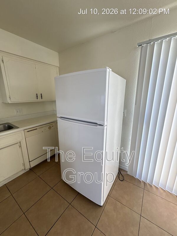 Building Photo - 81 E Hazelwood Dr