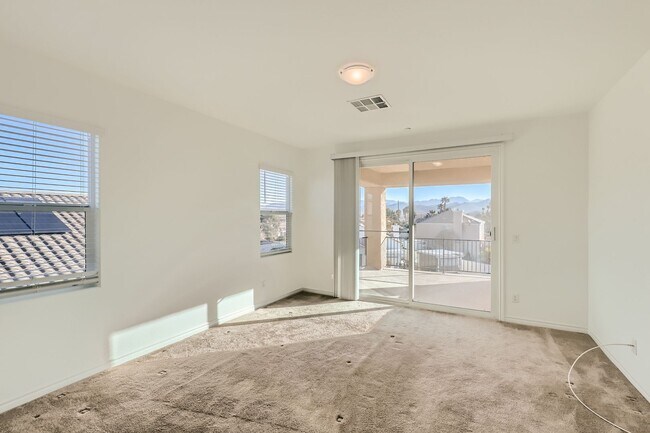 Building Photo - Beautiful 4 bed, 4.5 bath, 3 car garage with full casita!