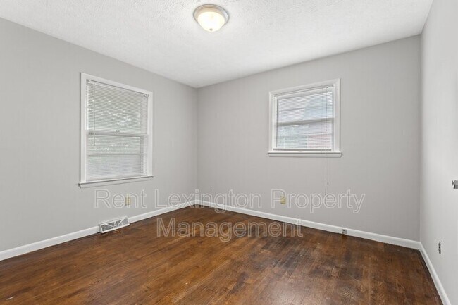 Building Photo - 228 Kenlock Dr
