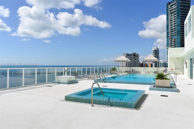 Building Photo - 218 SE 14th St