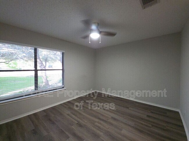 Building Photo - 1406 Bullhill Cove