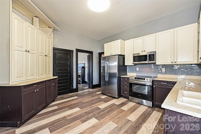 Building Photo - 1204 S Salisbury Ave